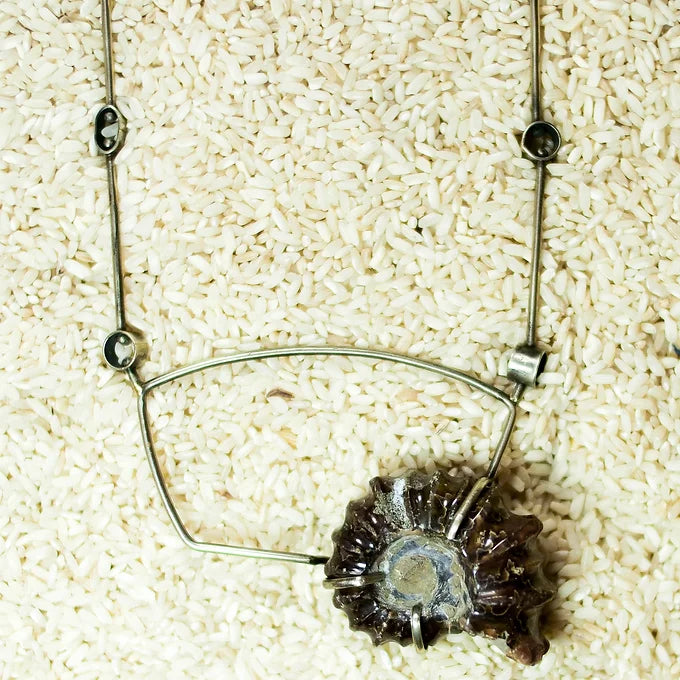 AMONITE necklace / COLLAR CON CONCHA FOSOLIZADA