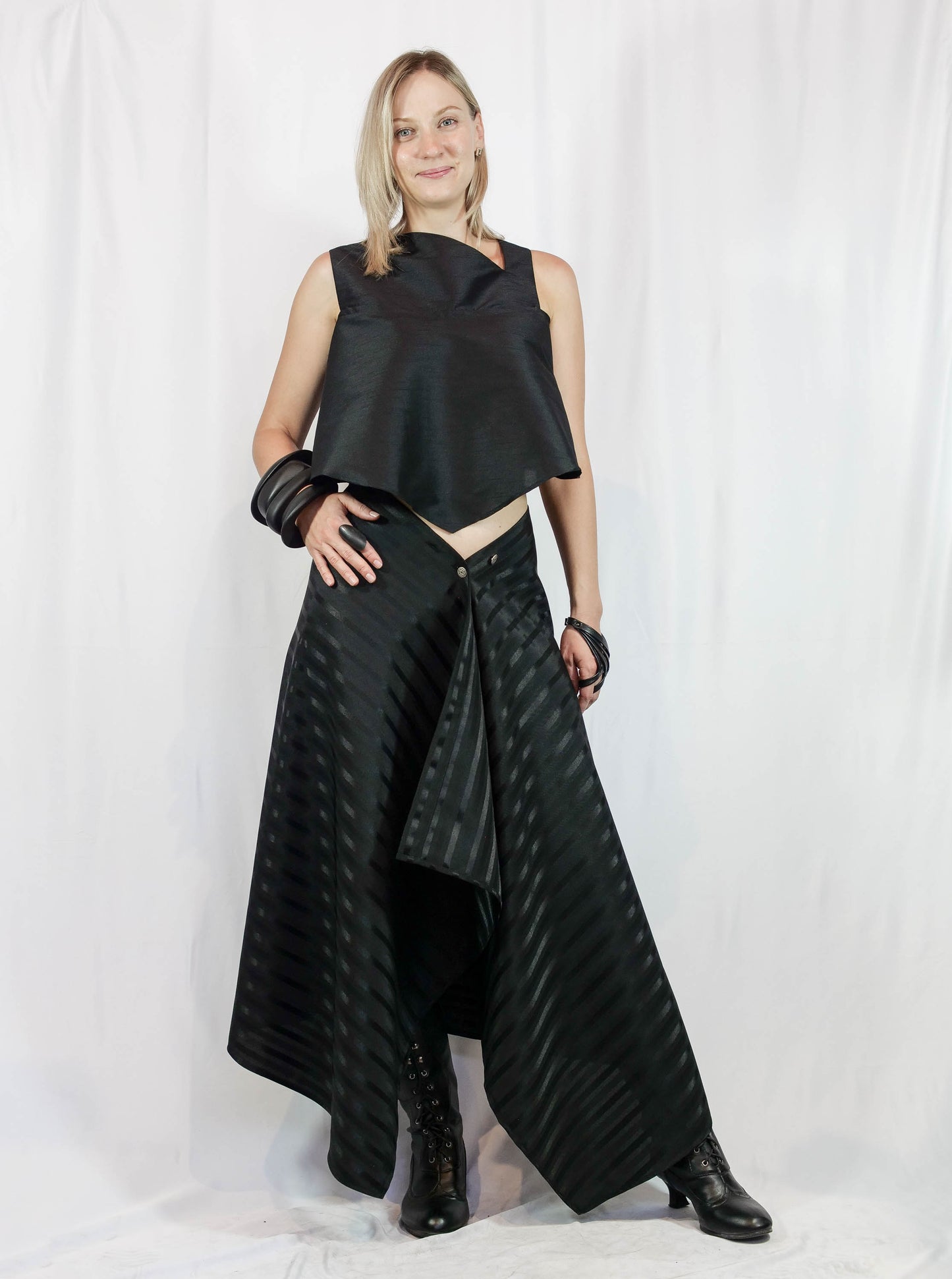 IMPOSSIBLE Skirt    /    falda IMPOSIBLE