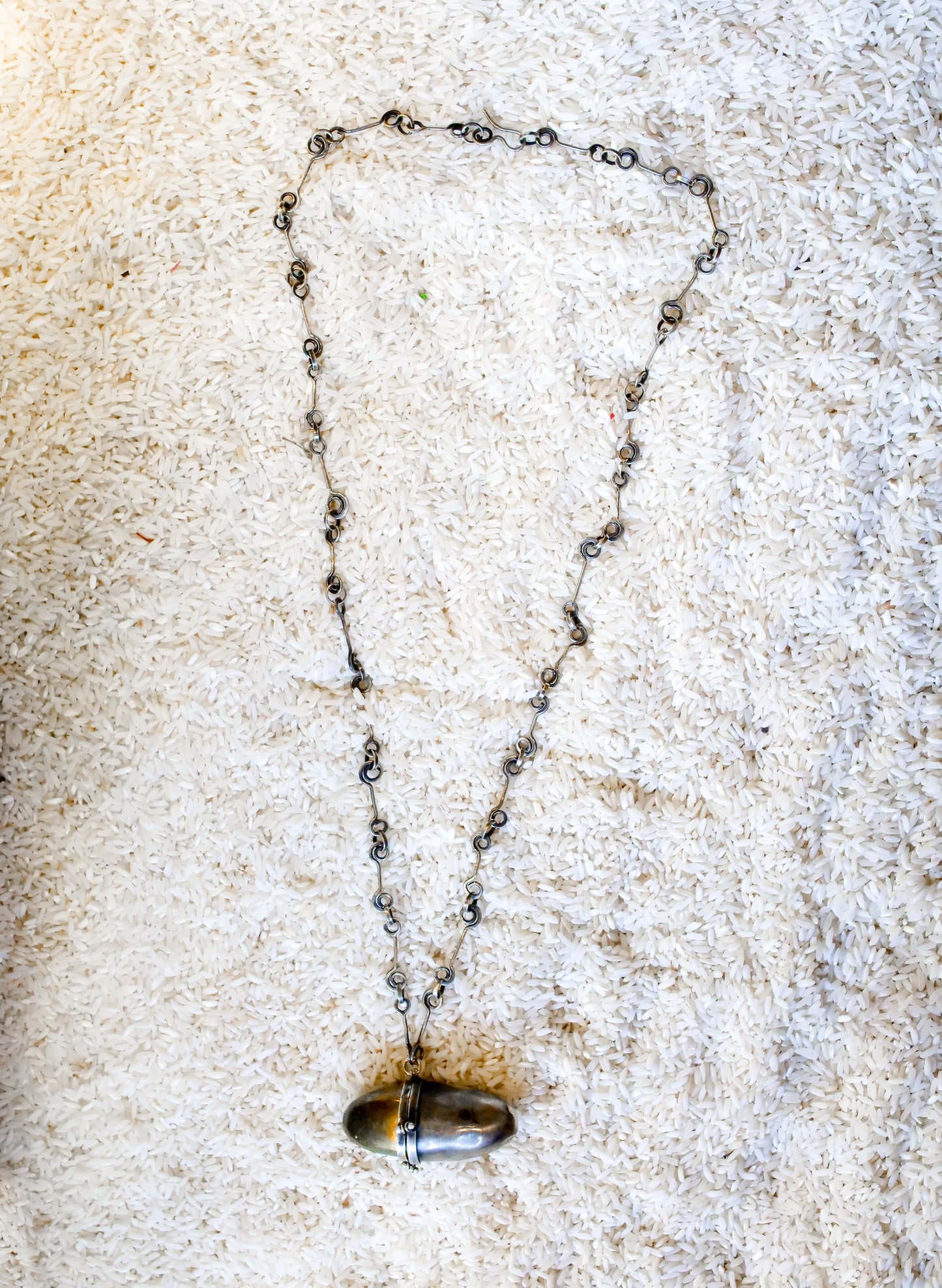 EGG SHAPED necklace    / Collar en forma de HUEVO