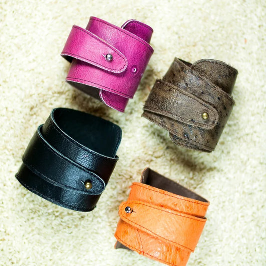 ENRROLLADA leather cuff    / pulsera ENROLLADA