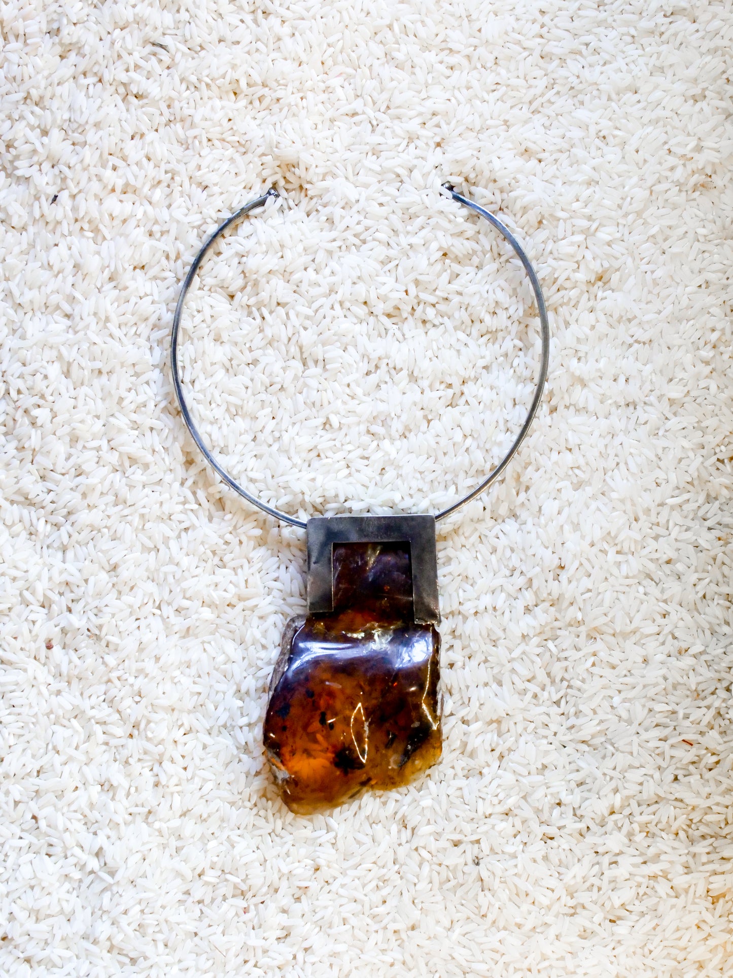 Short necklace with AMBER   /    Collar corto con AMBAR