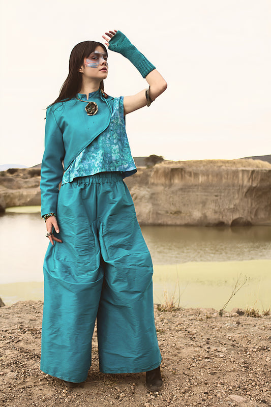 HALF a jacket     /     MEDIA chaqueta